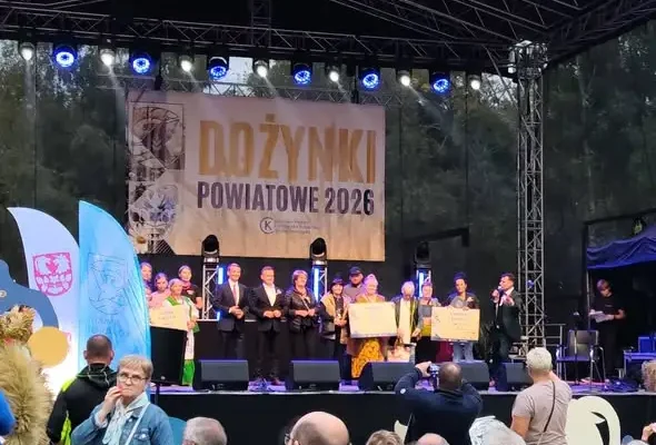Sołectwo Dobrzyca z II miejscem za wieniec dożynkowy na Dożynkach Powiatowych w Niedalinie