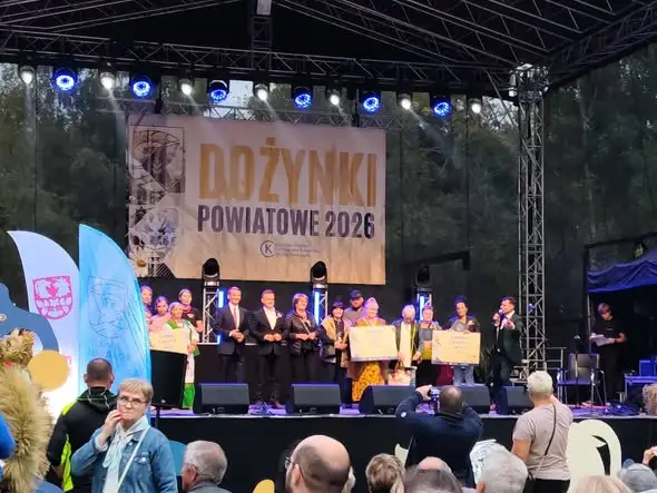 Sołectwo Dobrzyca z II miejscem za wieniec dożynkowy na Dożynkach Powiatowych w Niedalinie