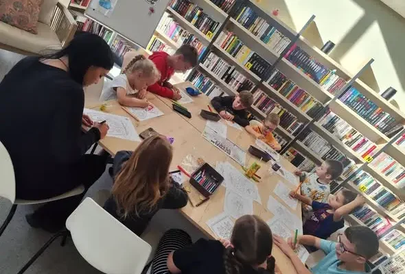 Jesienne spotkanie z jeżem Nieśmiałkiem w Bibliotece Pokoleń w Nacławiu