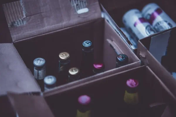 Koszalin: 600 litrów nielegalnego alkoholu i gotówka zabezpieczone przez służby