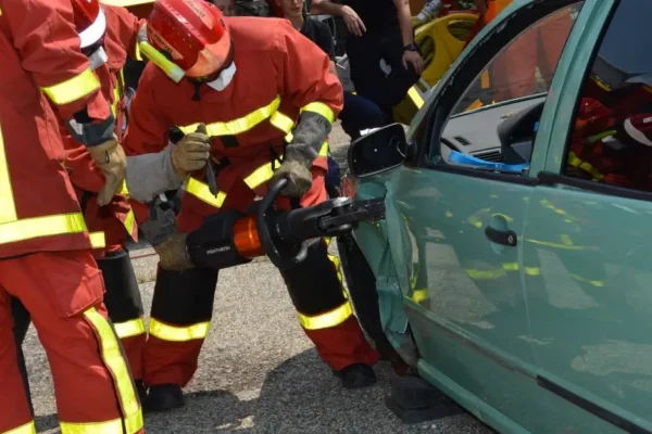 Ćwiczenia służb w Strzeżenicach: symulacja zderzenia szynobusu z autem