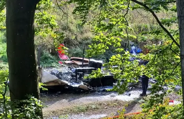 Pożar kampera na ul. Bukowy Las w Mielnie. Interweniowały OSP Mielenko i KP Mielno
