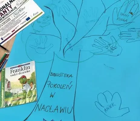 Wspólne drzewo w Bibliotece Pokoleń w Nacławiu – kreatywne spotkanie z dziećmi