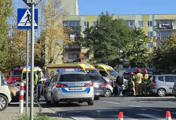 Koszalin: wypadek na skrzyżowaniu Kwiatkowskiego – Na Skarpie, droga zablokowana