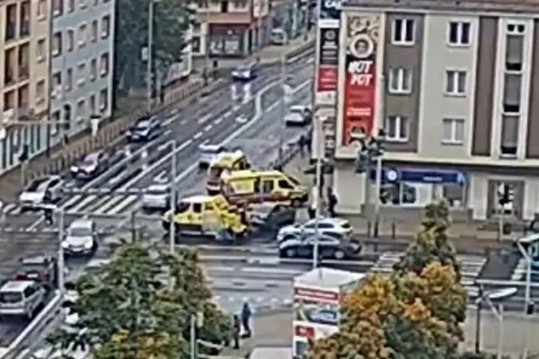 Koszalin: zderzenie dwóch aut na skrzyżowaniu Zwycięstwa i 1 Maja