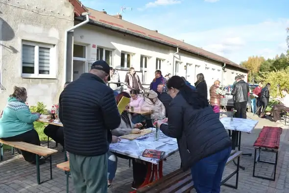 Familijny Piknik Biblioteczny w ŚDS Oaza Krąg – relacja i zaproszenie na kolejne wydarzenie